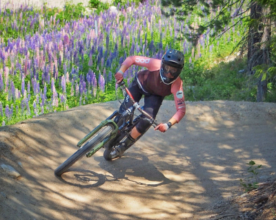 Mountainbikekurs kurvtagning med utveckling tillsammans med MTB coach.