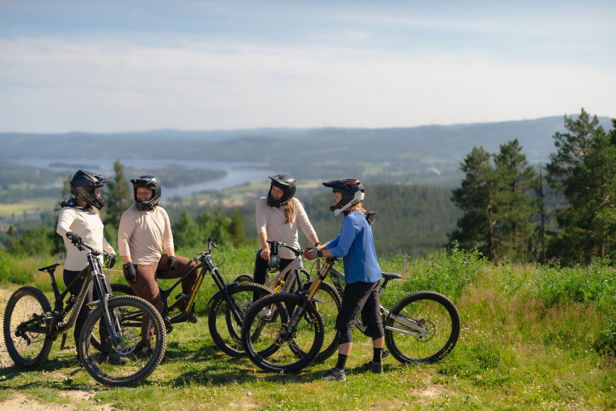 Swedish biking summer adventures. Downhill biking in Järvsö bike park.